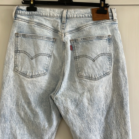 EUC 70’s High Slim Straight Levi’s jeans in a light blue wash. - Picture 9 of 16